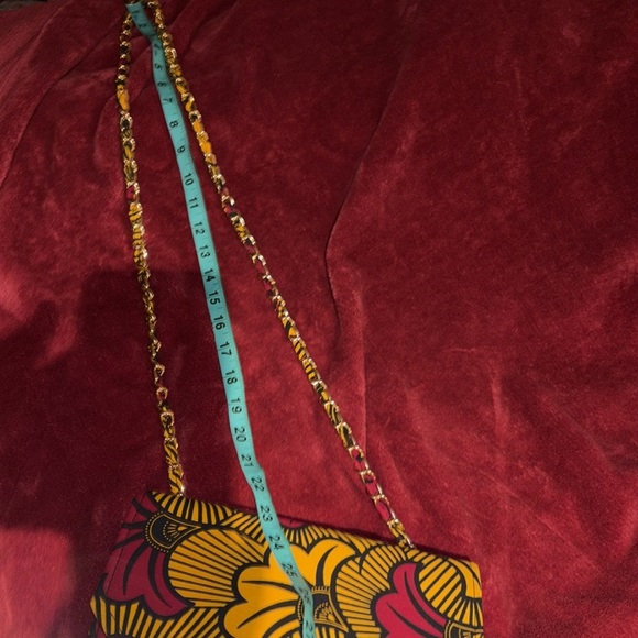 Vintage Ankara pattern floral print sling shoulder bag with chain straps - Picture 7 of 11